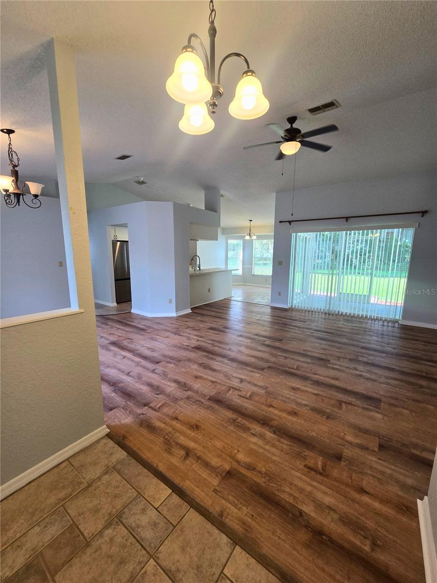Image 3 of 30 For 816 Laurelridge Court