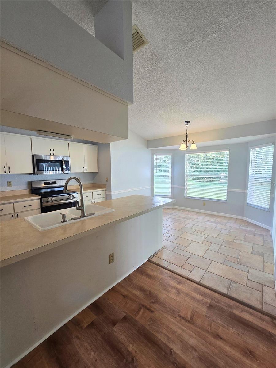 Image 6 of 30 For 816 Laurelridge Court