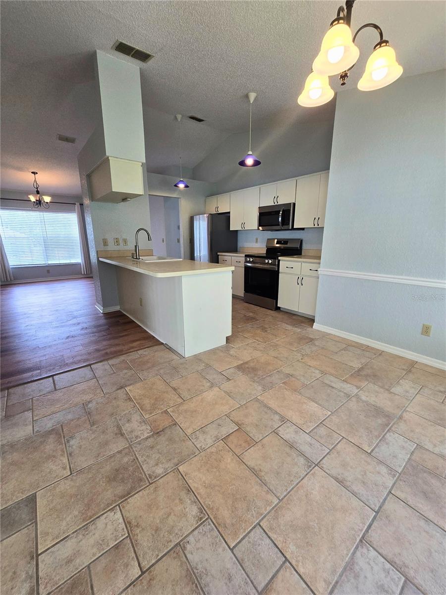 Image 7 of 30 For 816 Laurelridge Court
