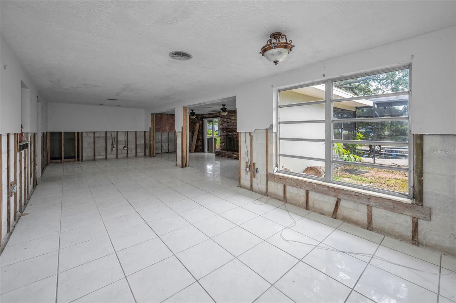 Image 14 of 34 For 892 Seminole Boulevard