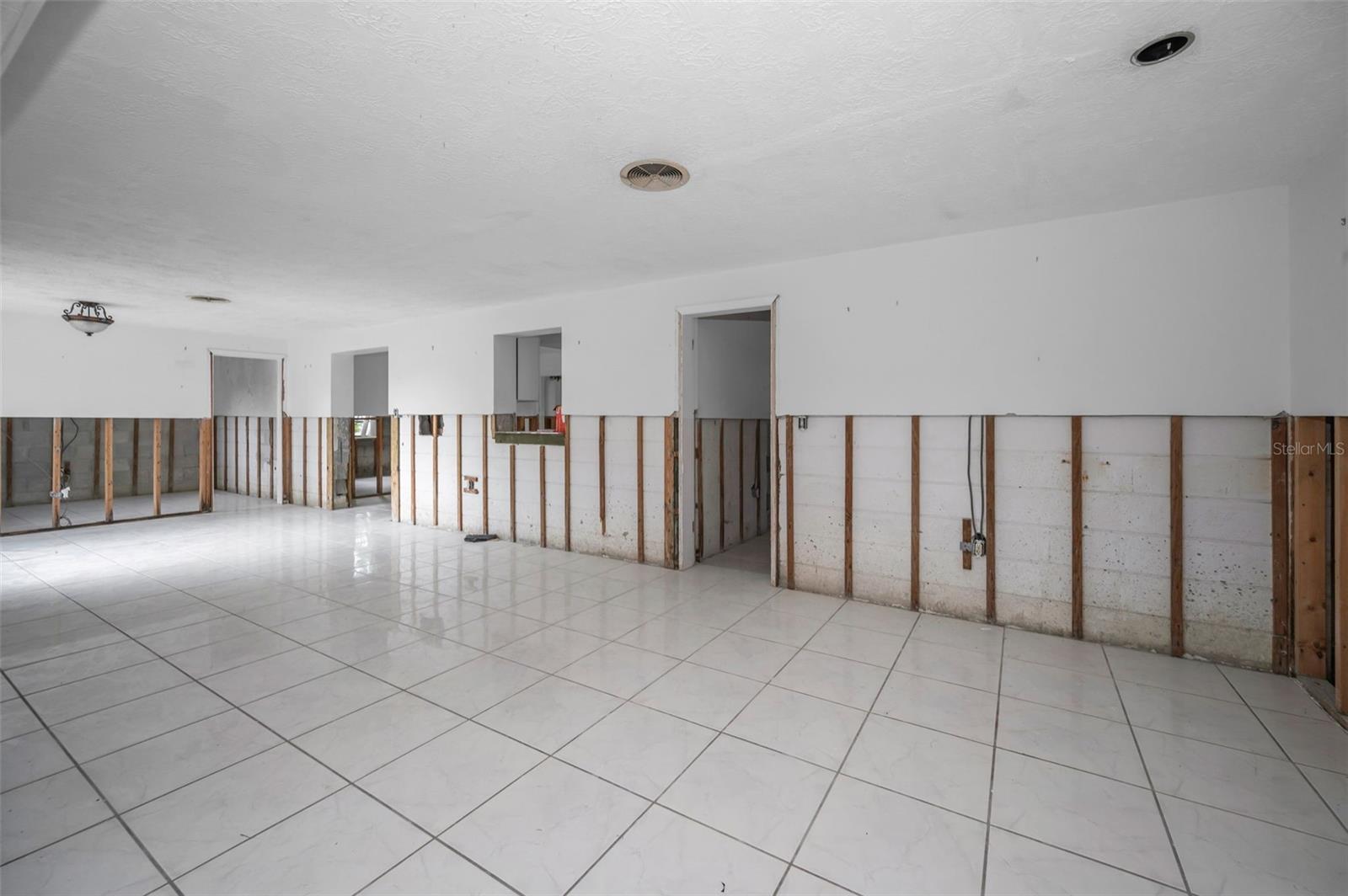 Image 15 of 34 For 892 Seminole Boulevard
