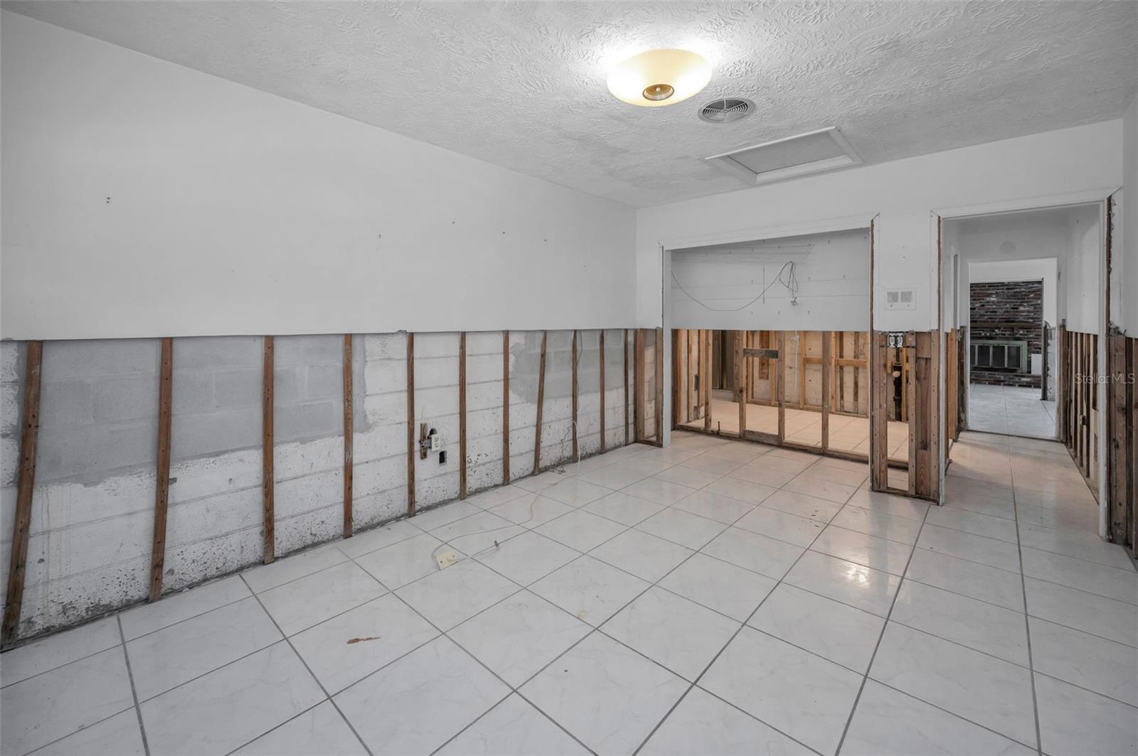 Image 17 of 34 For 892 Seminole Boulevard