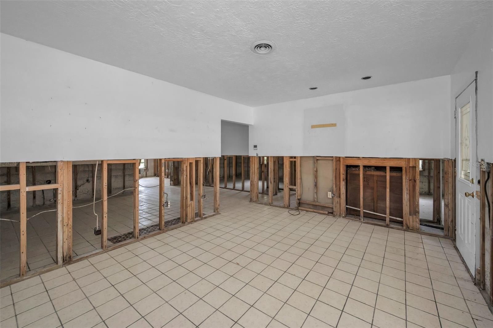 Image 9 of 34 For 892 Seminole Boulevard