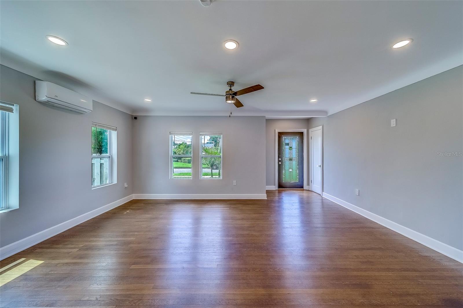 Image 10 of 63 For 2609 Dartmouth Avenue N