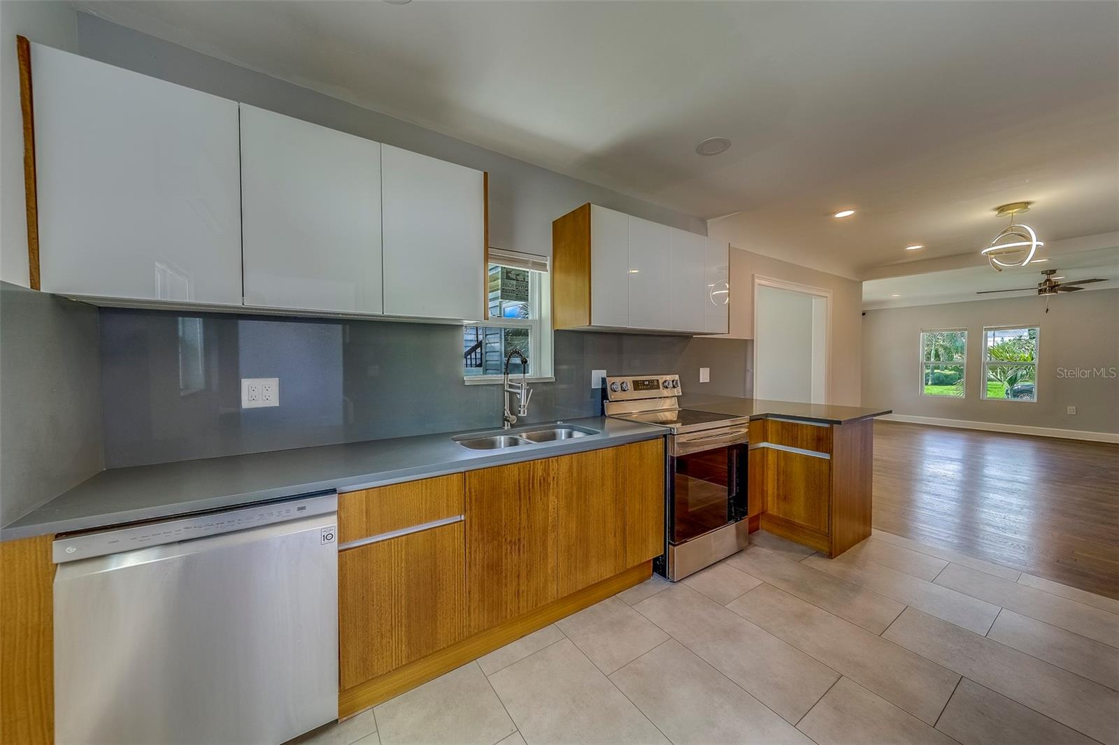 Image 20 of 63 For 2609 Dartmouth Avenue N