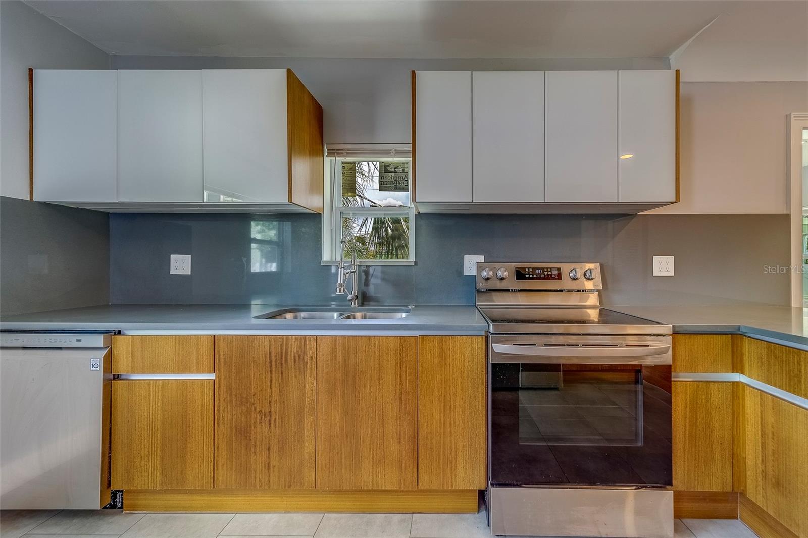 Image 21 of 63 For 2609 Dartmouth Avenue N