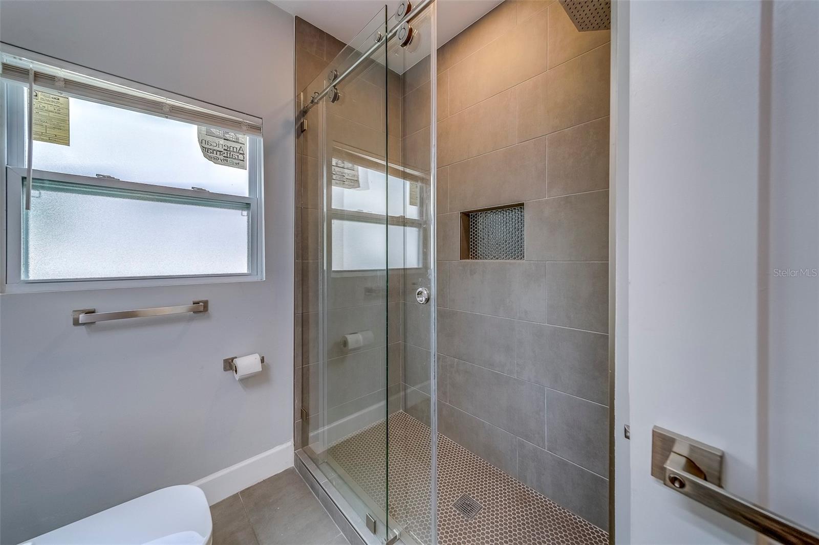 Image 32 of 63 For 2609 Dartmouth Avenue N