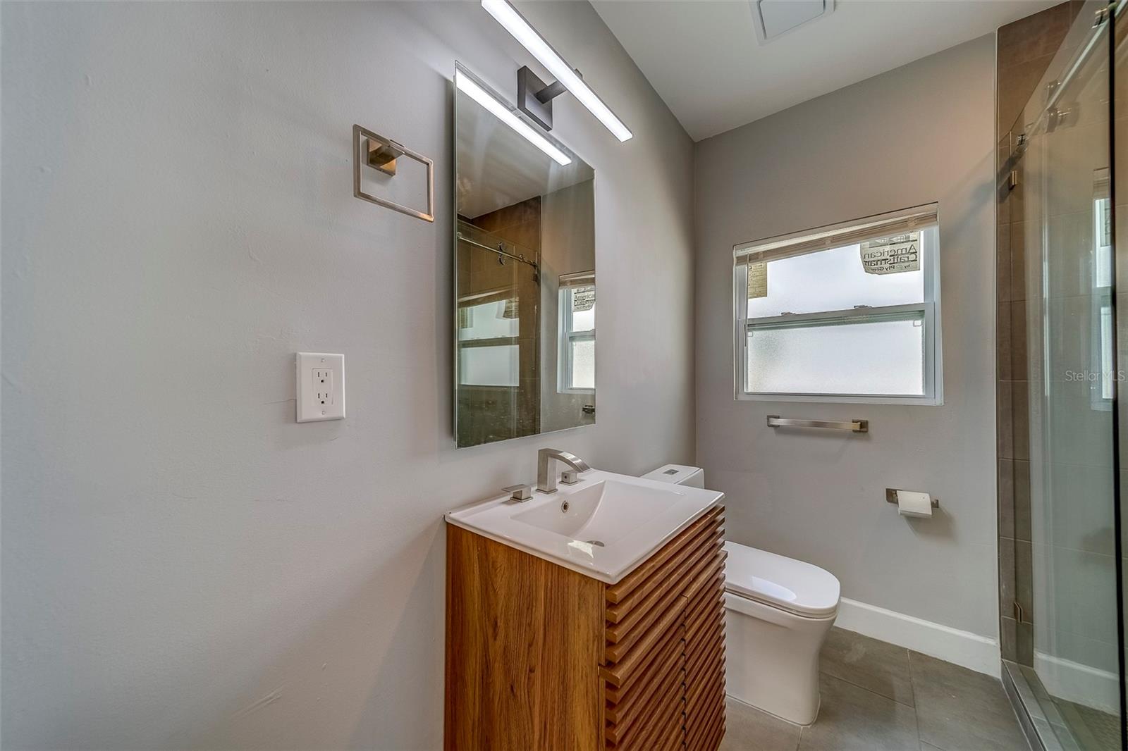 Image 33 of 63 For 2609 Dartmouth Avenue N