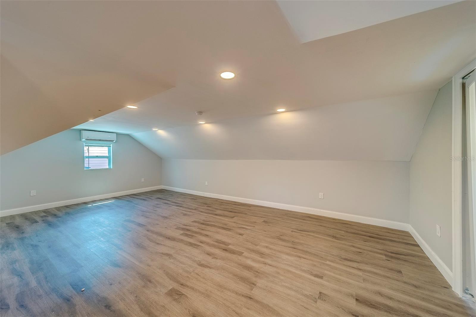 Image 47 of 63 For 2609 Dartmouth Avenue N