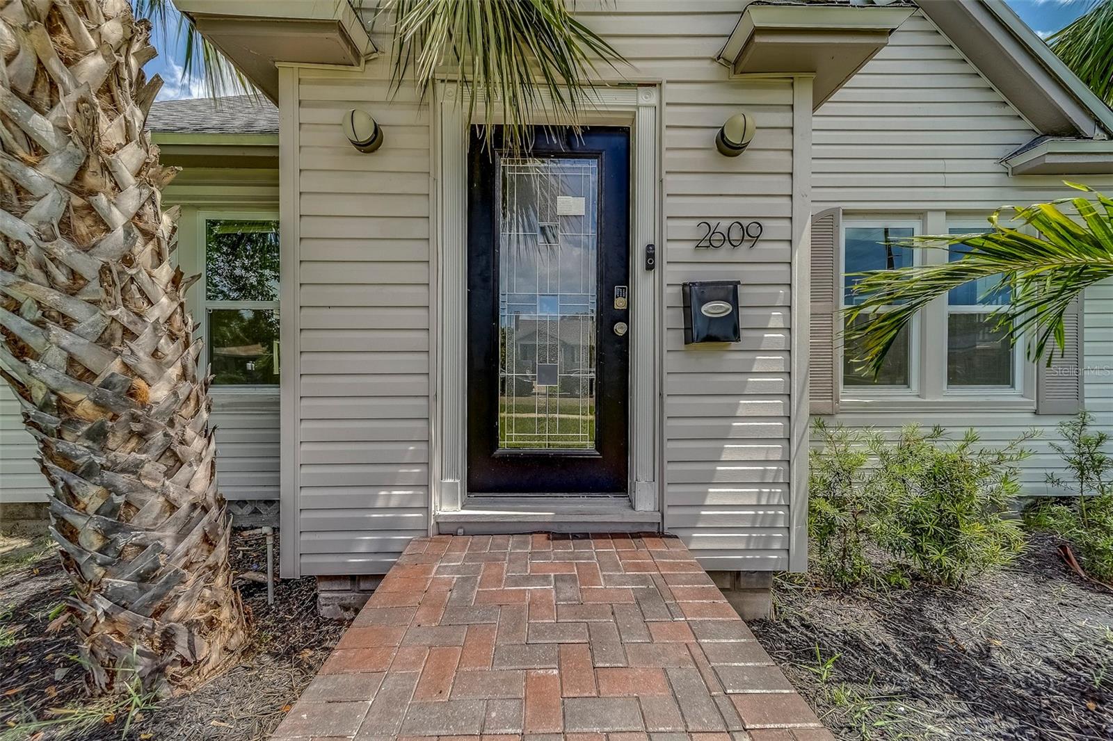 Image 8 of 63 For 2609 Dartmouth Avenue N