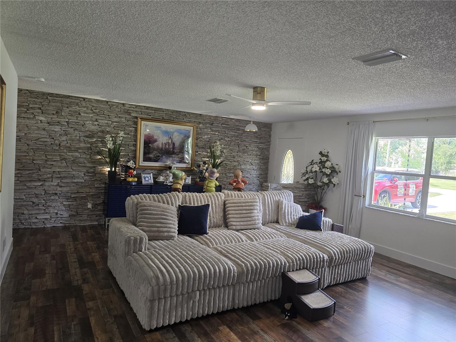 Image 3 of 14 For 8163 Winter Street