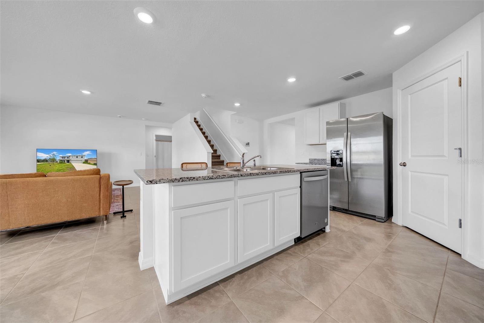 Listing photo id 8 for 13295 Mylion Way 1