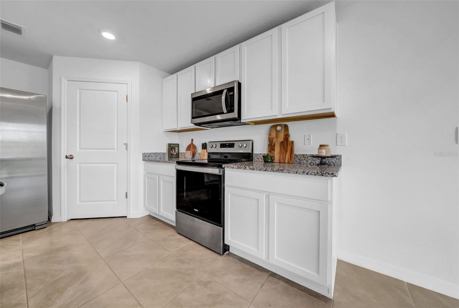 Listing photo id 6 for 13295 Mylion Way 1