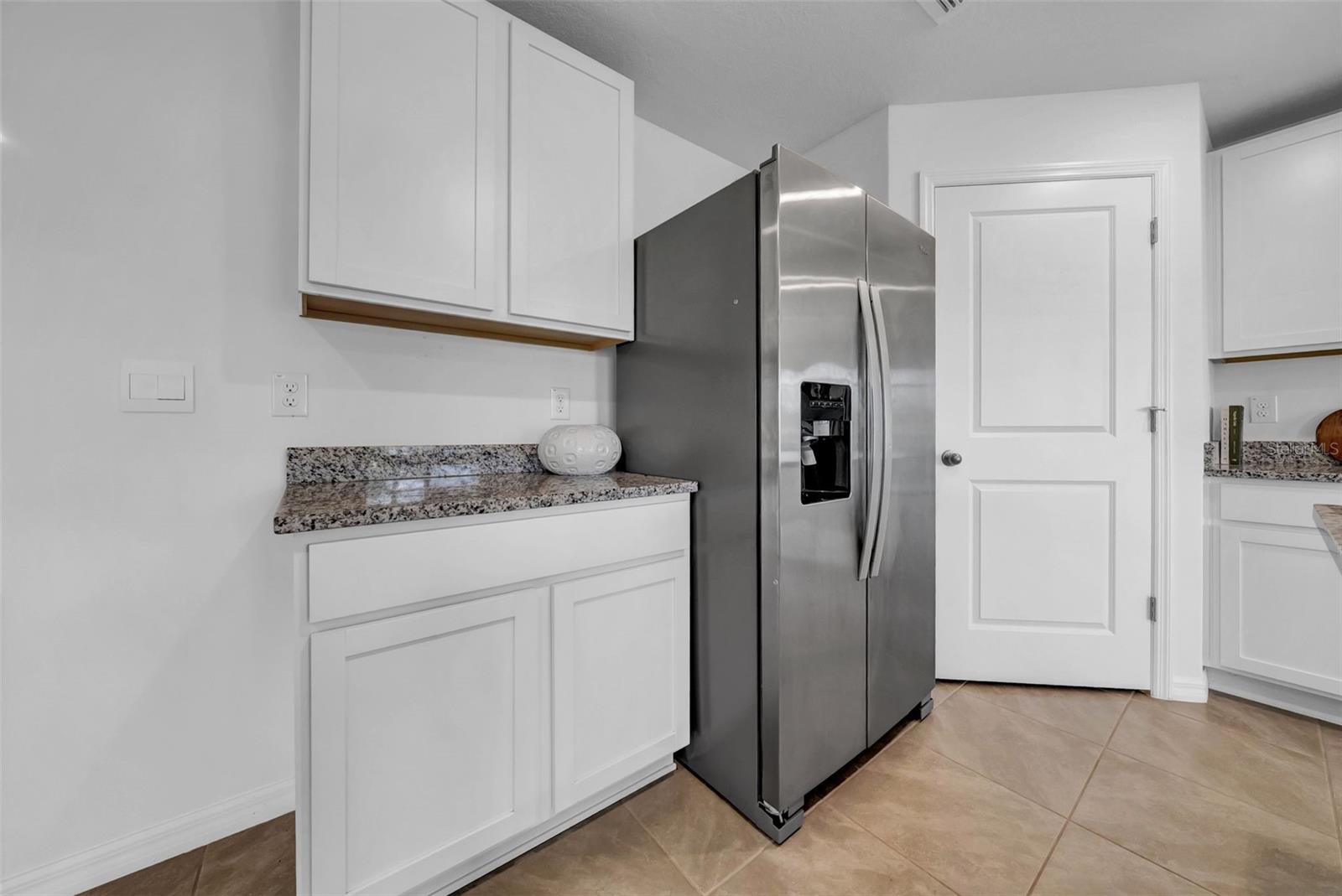 Listing photo id 7 for 13295 Mylion Way 1