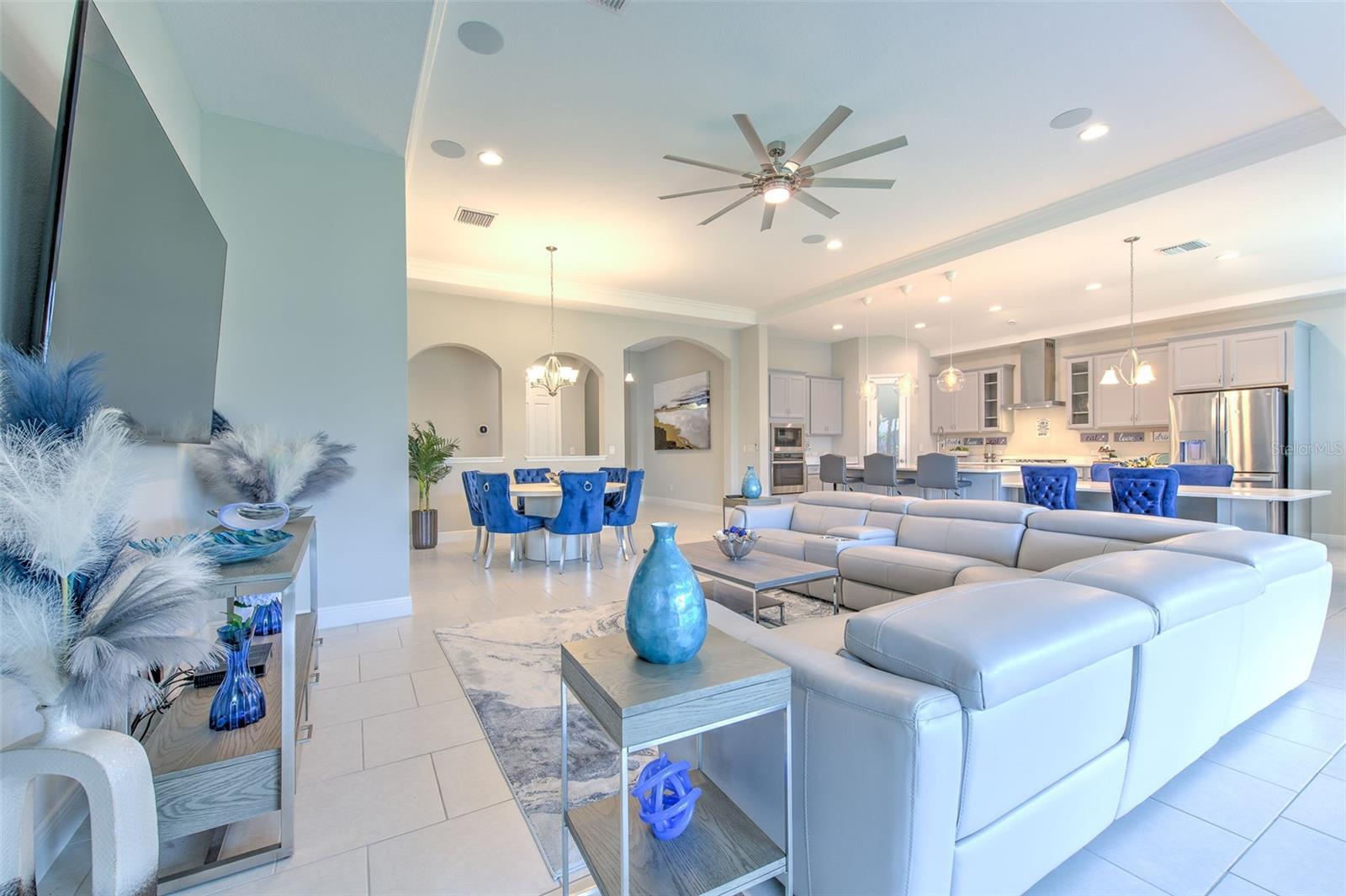 Image 5 of 66 For 7401 Paradiso Drive
