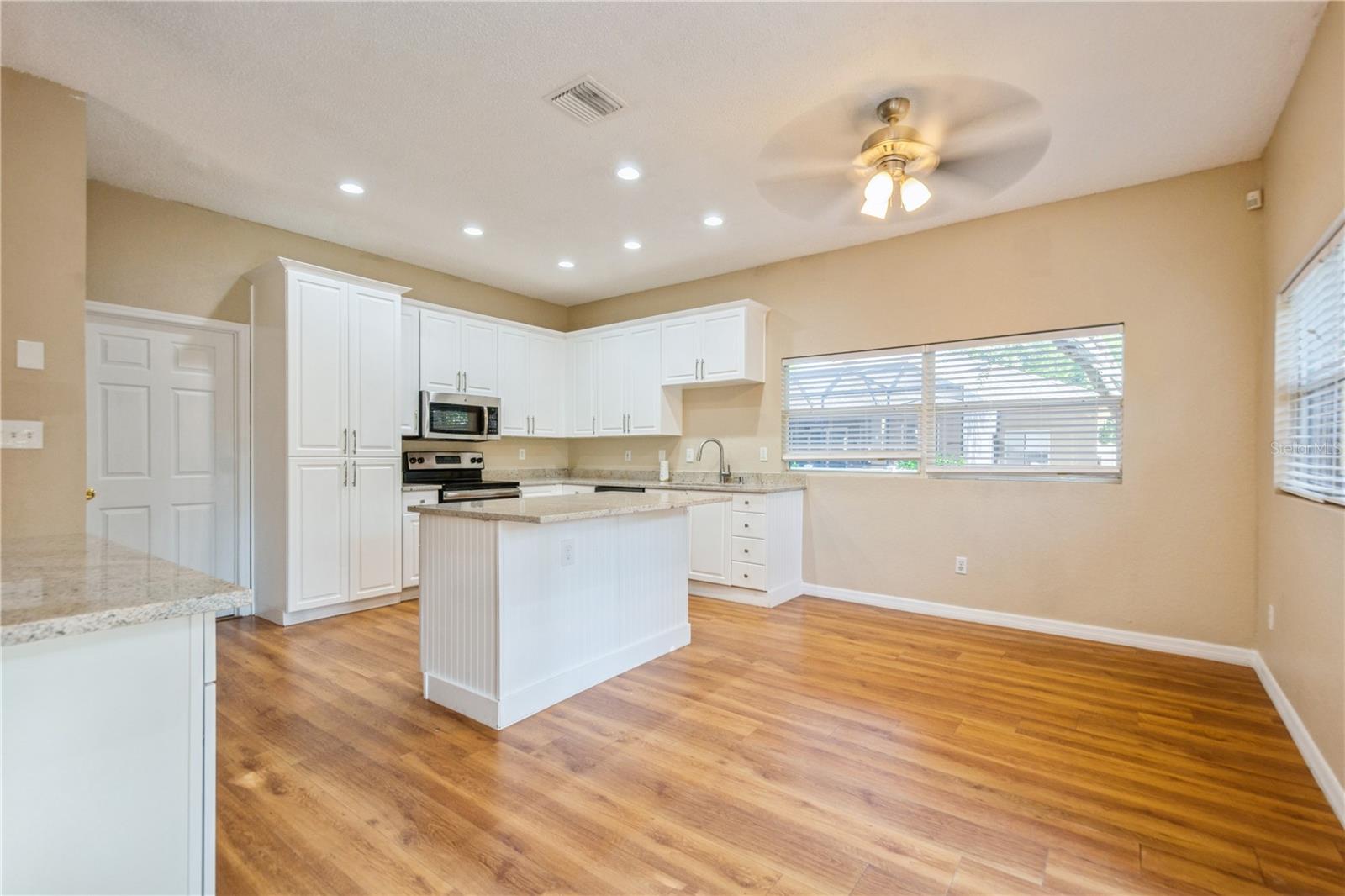 Image 13 of 34 For 1833 Hillcrest Street