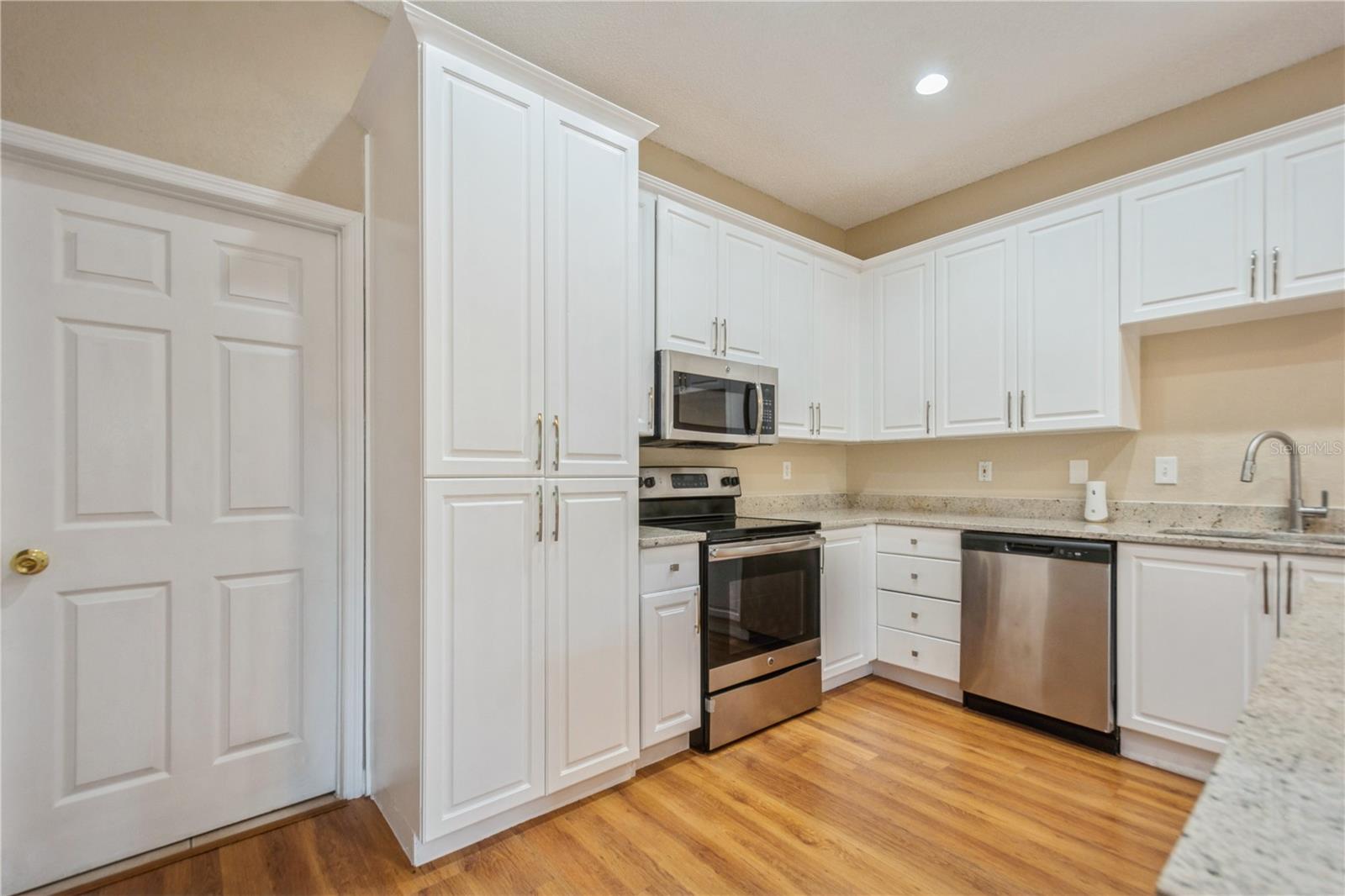 Image 15 of 34 For 1833 Hillcrest Street