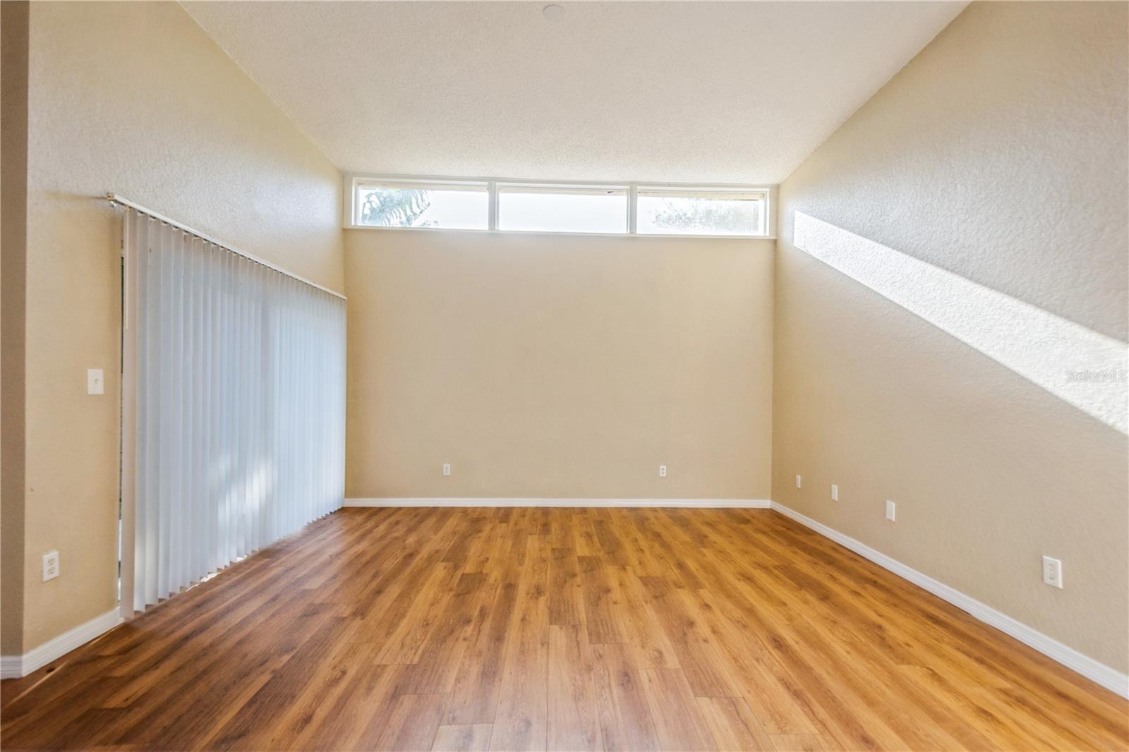 Image 17 of 34 For 1833 Hillcrest Street
