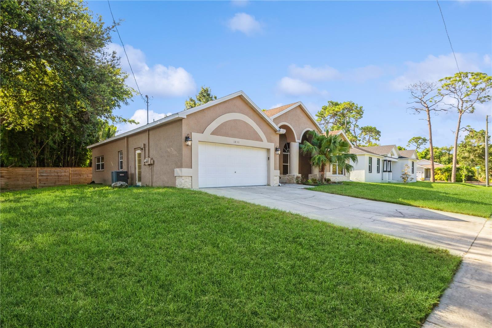 Image 2 of 34 For 1833 Hillcrest Street