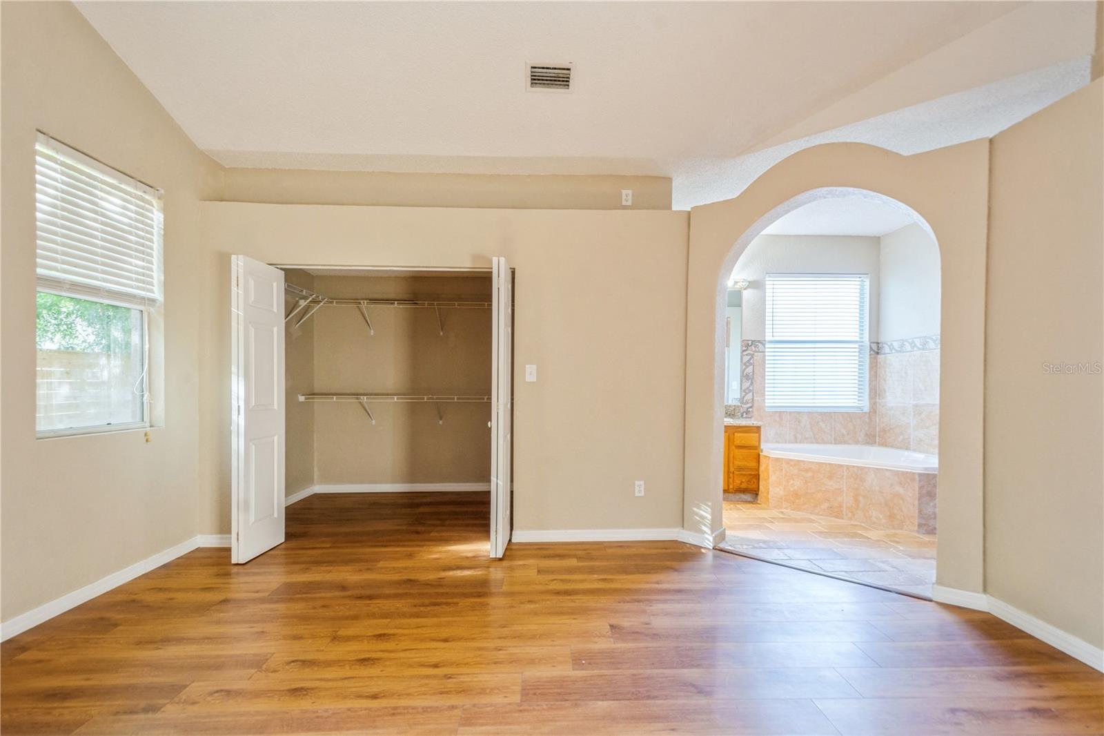 Image 21 of 34 For 1833 Hillcrest Street
