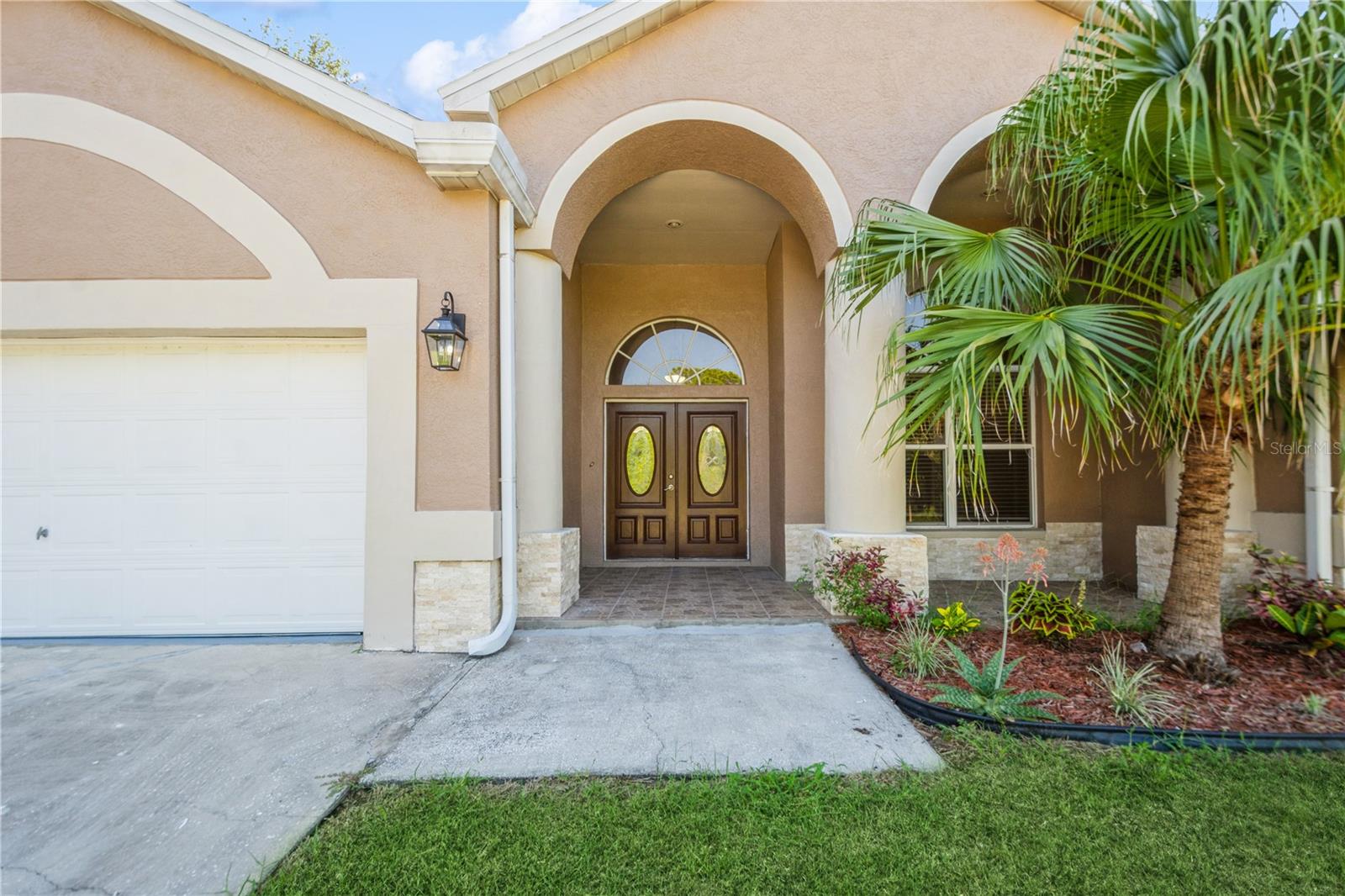Image 3 of 34 For 1833 Hillcrest Street