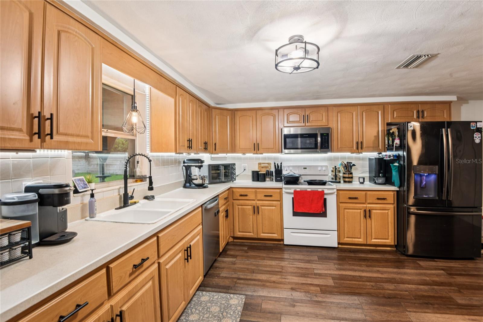 Image 17 of 49 For 6307 Conniewood Square