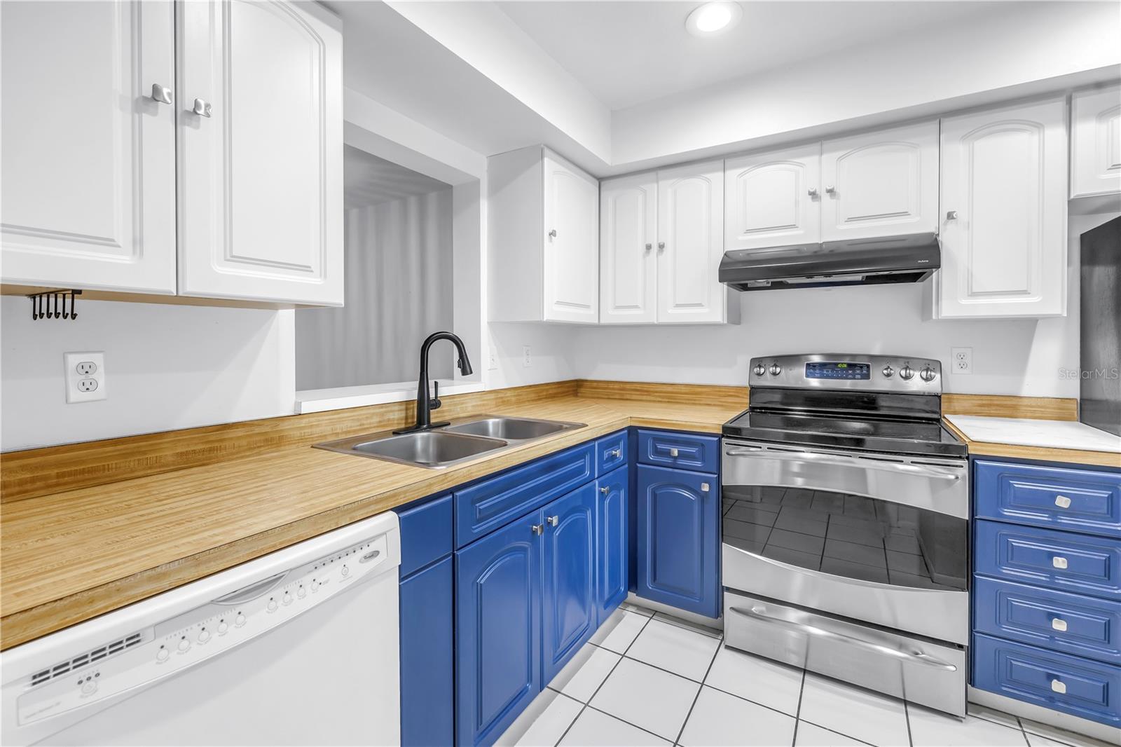 Image 4 of 47 For 6884 Country Club Lane