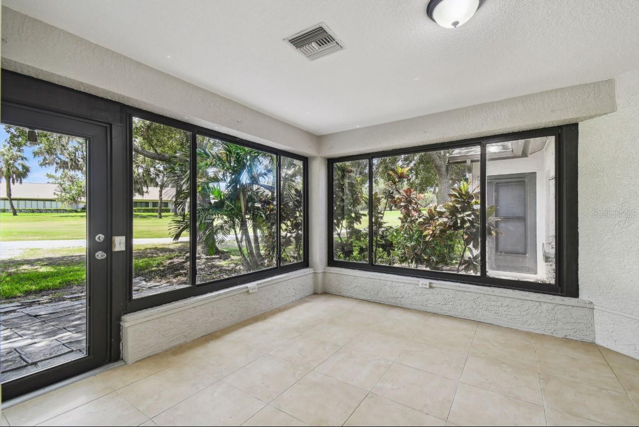 Image 14 of 33 For 9212 Turnberry Court 9212