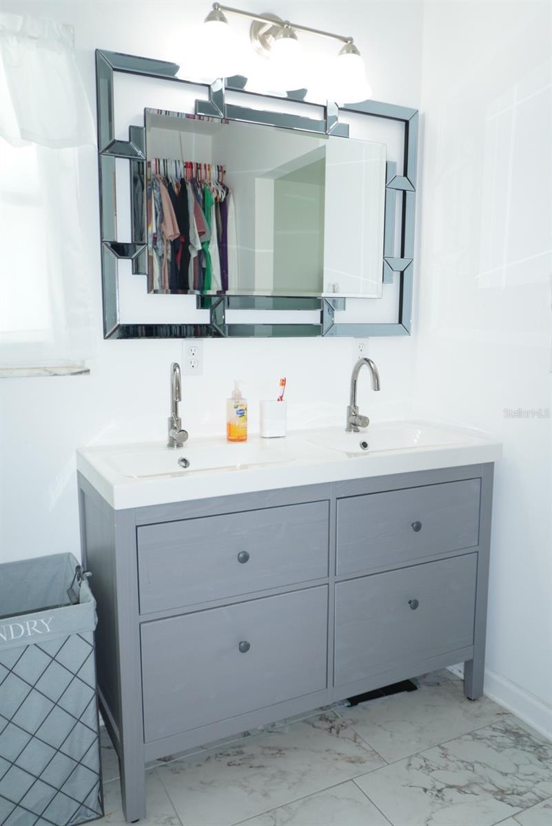 Listing photo id 9 for 809 Park Avenue A