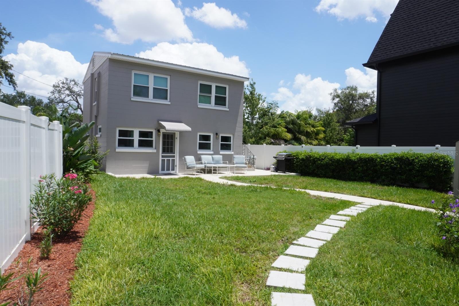 Listing photo id 13 for 809 Park Avenue A