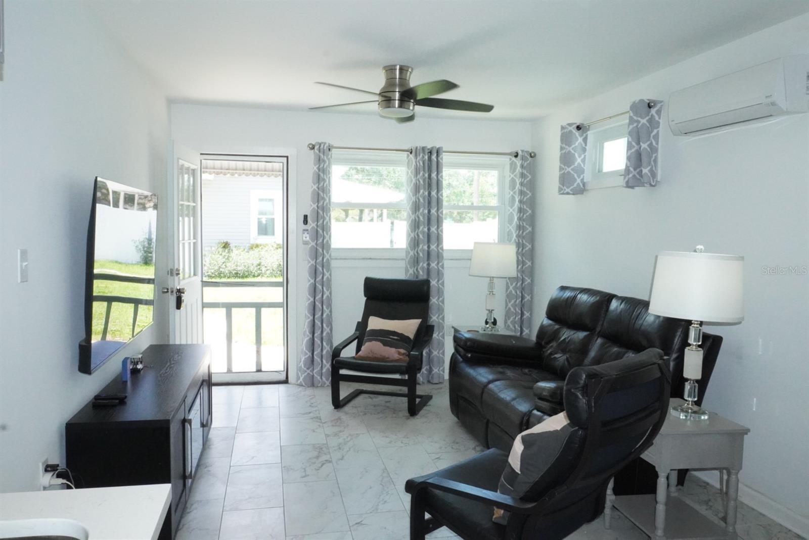 Listing photo id 2 for 809 Park Avenue A