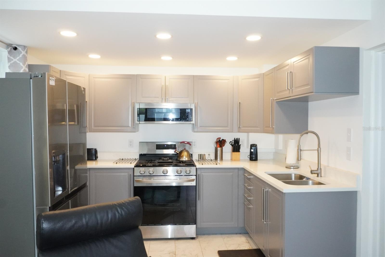Listing photo id 4 for 809 Park Avenue A