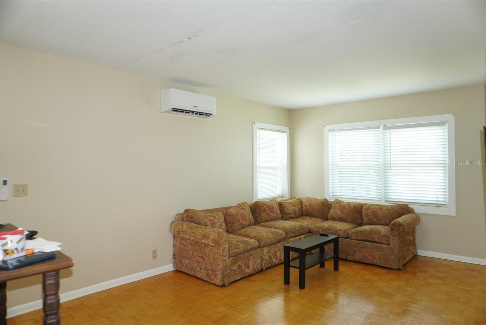 Image 3 of 11 For 809 Park Avenue B