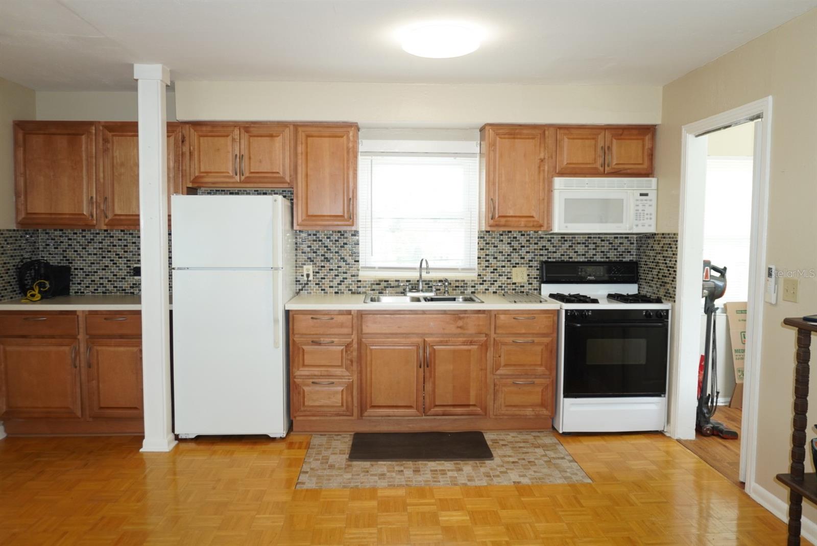 Image 6 of 11 For 809 Park Avenue B
