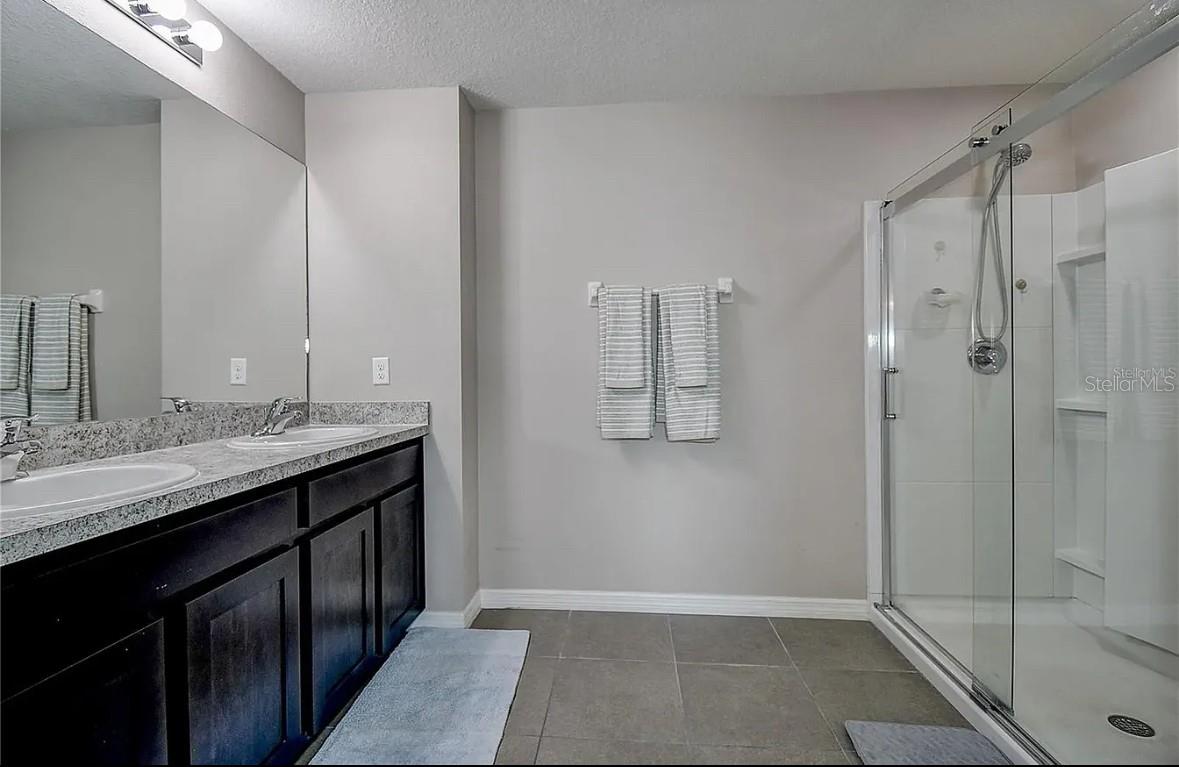 Image 10 of 17 For 5941 81 Street