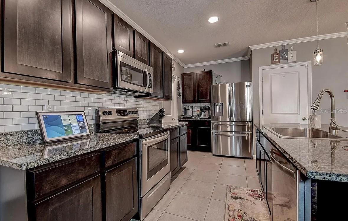 Image 4 of 17 For 5941 81 Street
