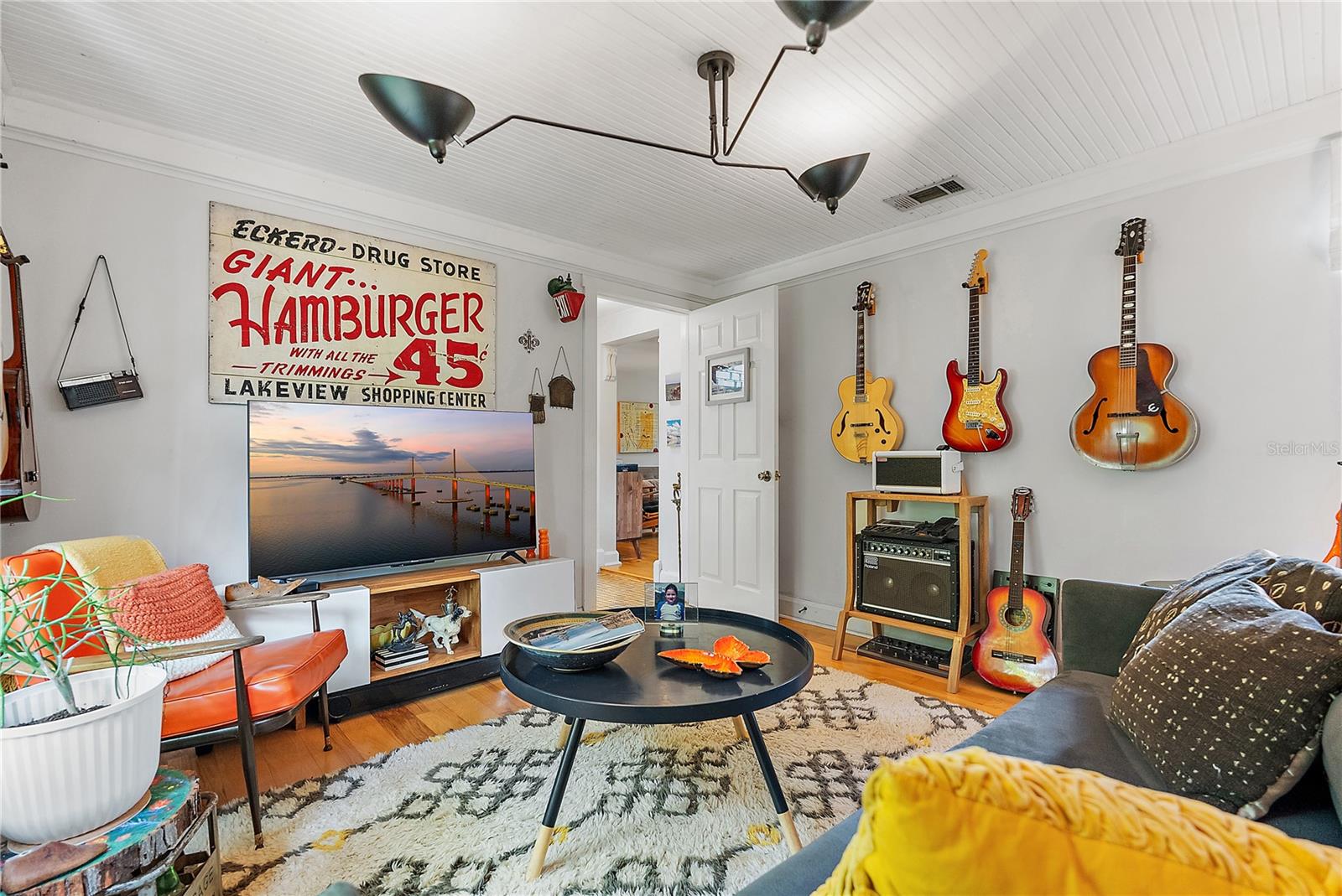 Listing photo id 15 for 185 26th Avenue N