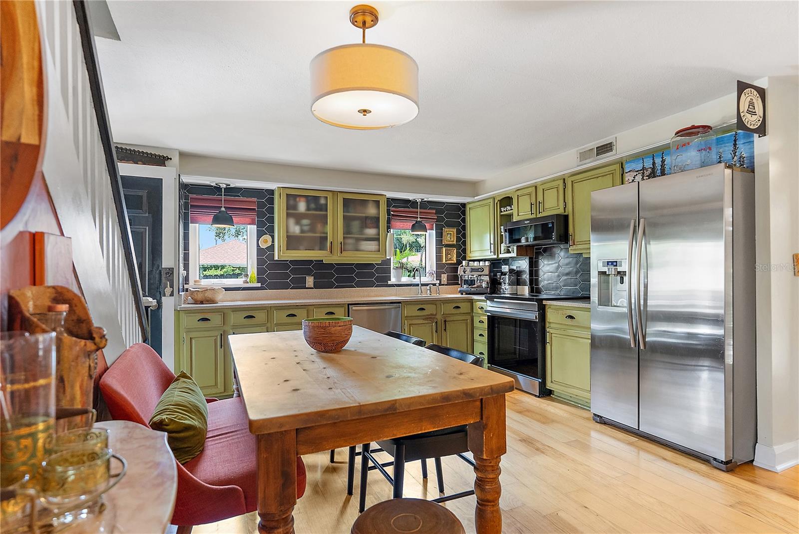 Listing photo id 16 for 185 26th Avenue N