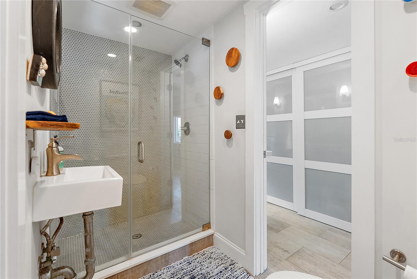 Listing photo id 21 for 185 26th Avenue N