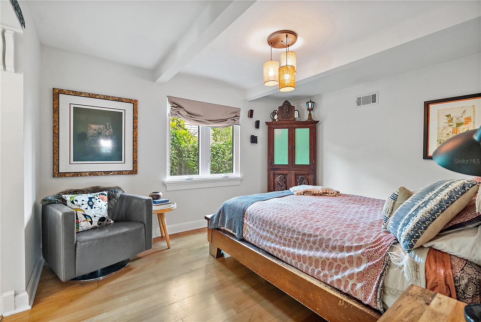 Listing photo id 24 for 185 26th Avenue N
