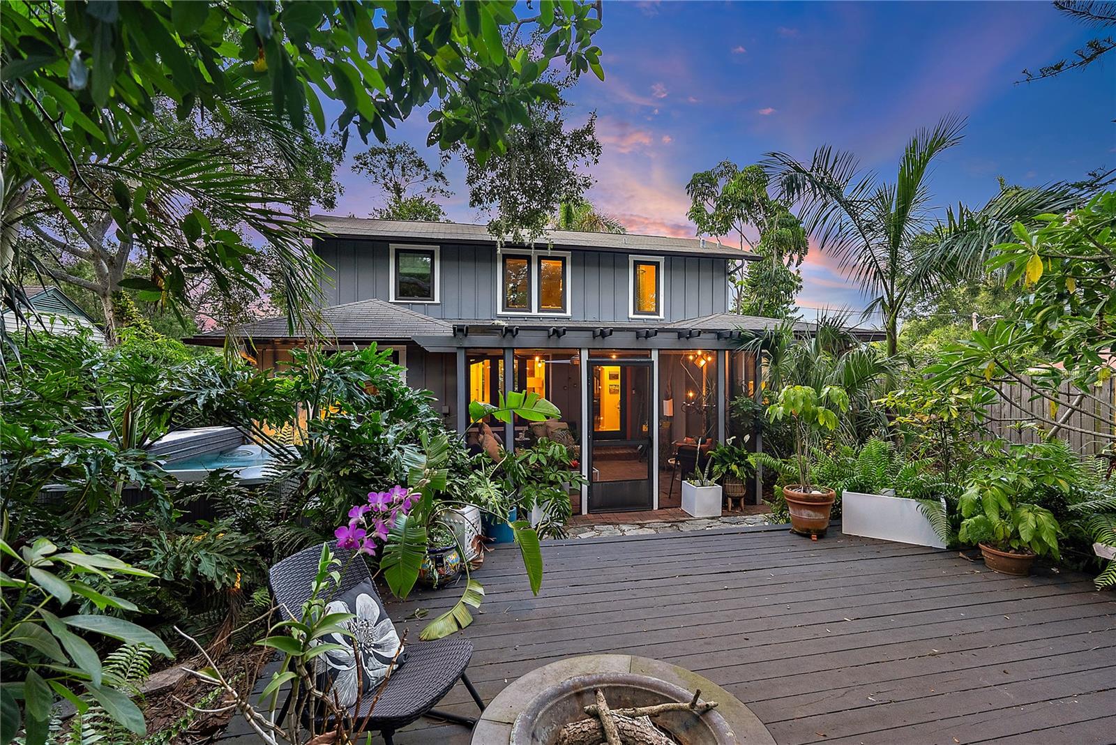 Listing photo id 1 for 185 26th Avenue N