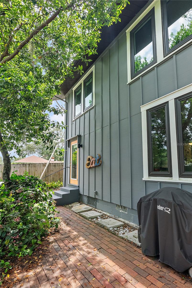 Listing photo id 32 for 185 26th Avenue N