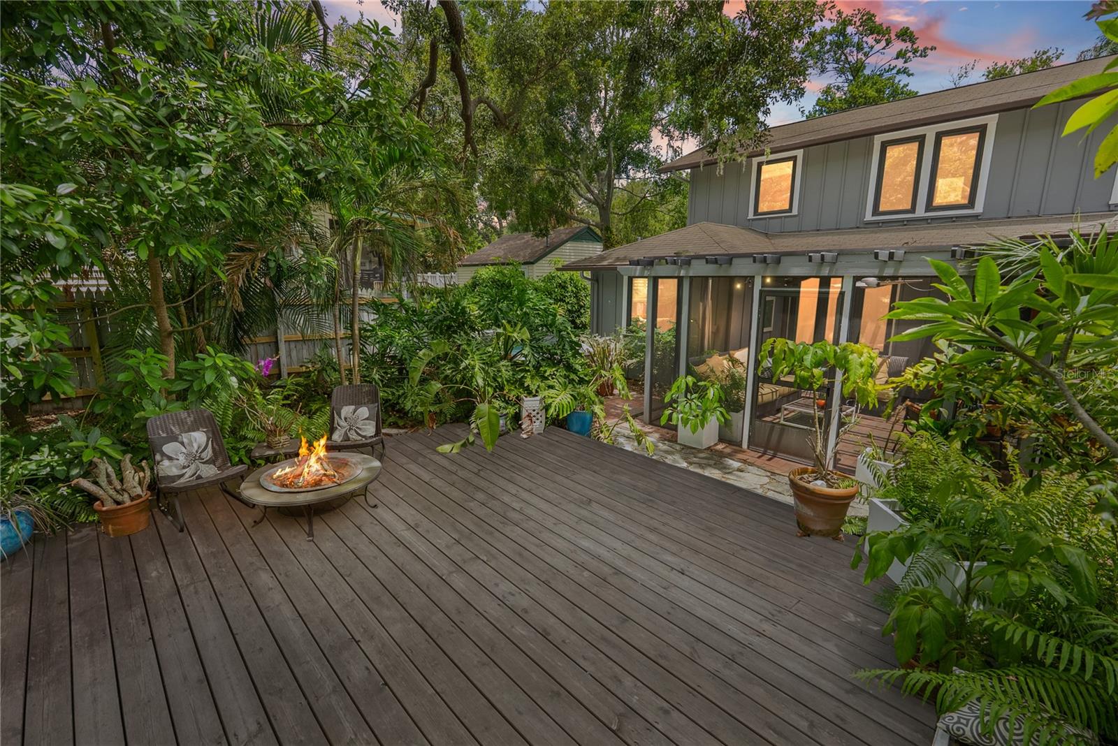 Listing photo id 2 for 185 26th Avenue N