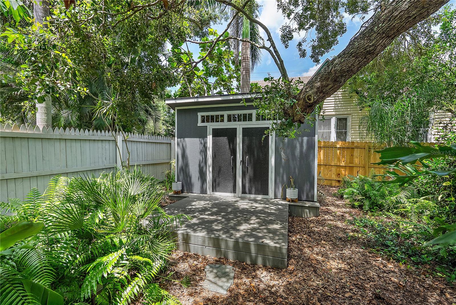 Listing photo id 5 for 185 26th Avenue N