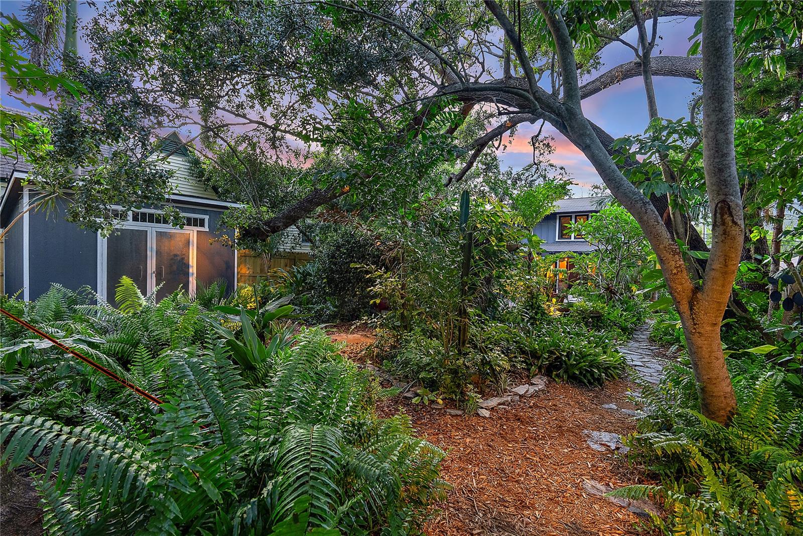 Listing photo id 6 for 185 26th Avenue N