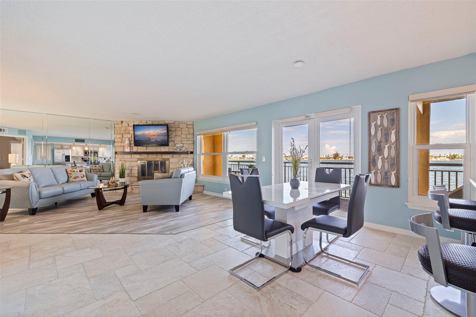 Image 12 of 52 For 370 8th Avenue N 1