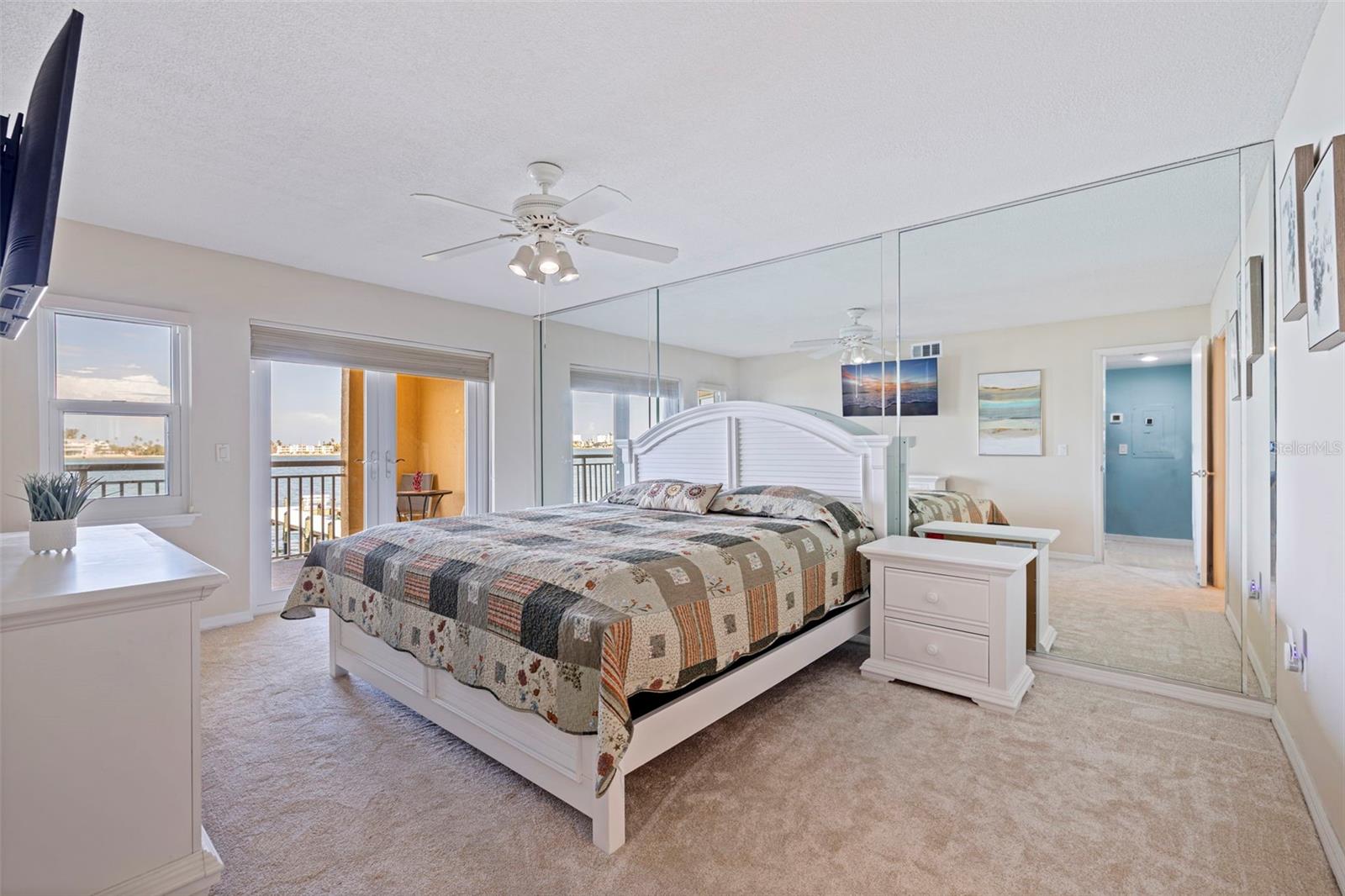 Image 21 of 52 For 370 8th Avenue N 1