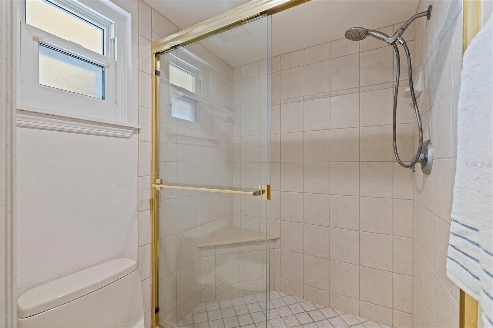 Image 24 of 52 For 370 8th Avenue N 1
