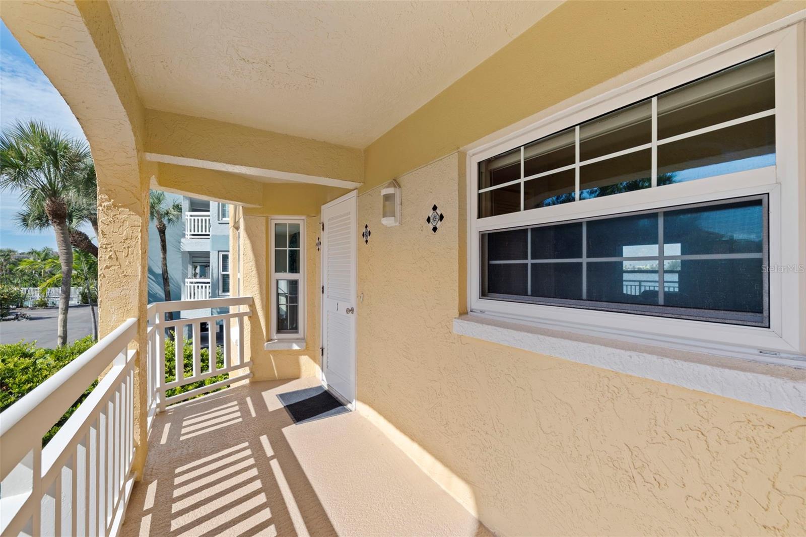 Image 4 of 52 For 370 8th Avenue N 1