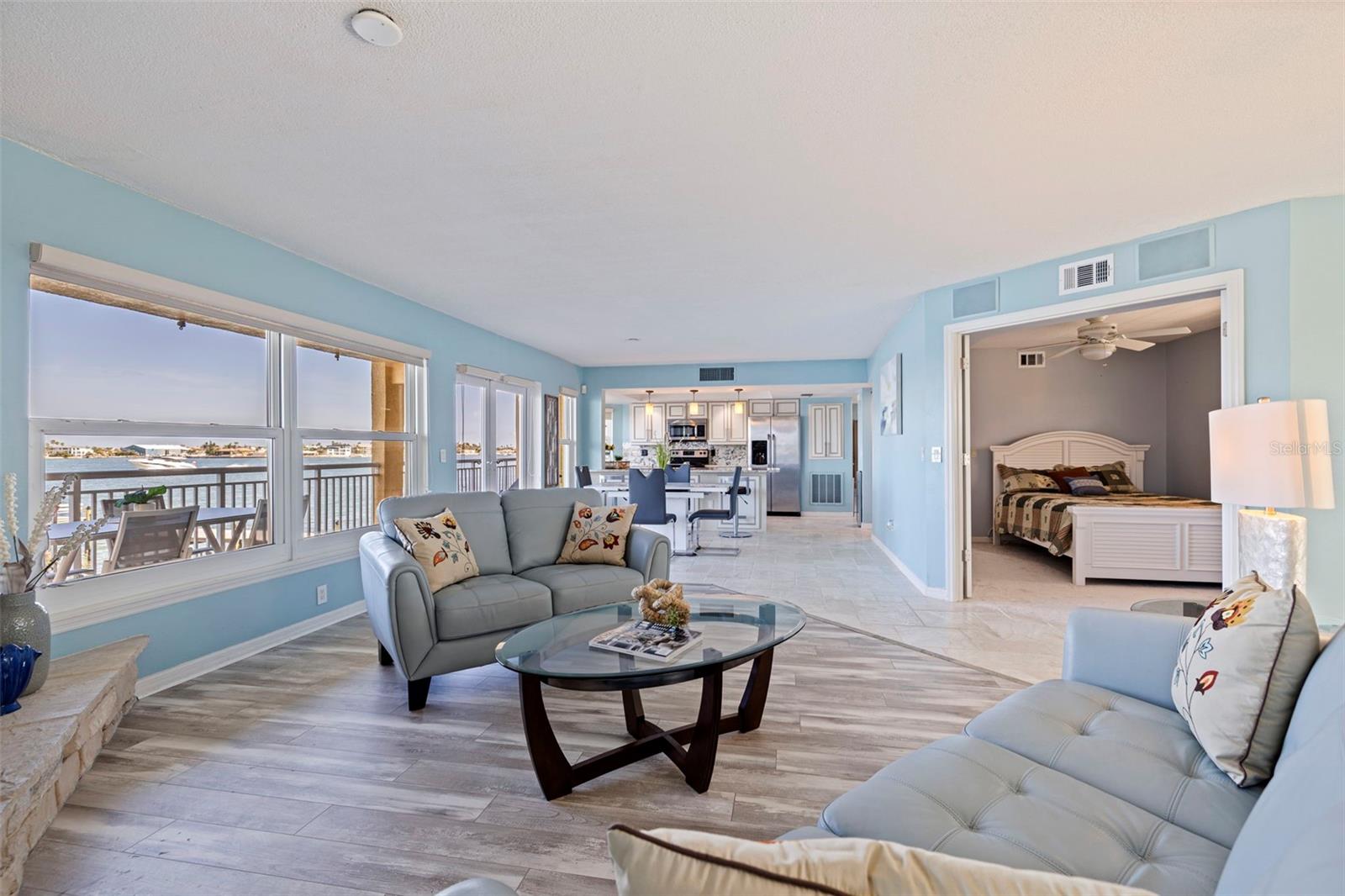 Image 9 of 52 For 370 8th Avenue N 1